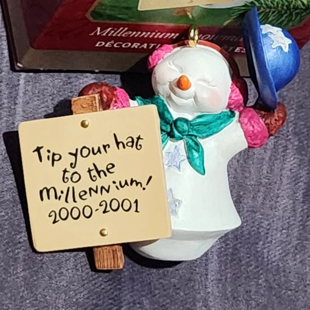 Hallmark Keepsake Ornament Millennium Snowma'am‎ 2000 Dated Decoration